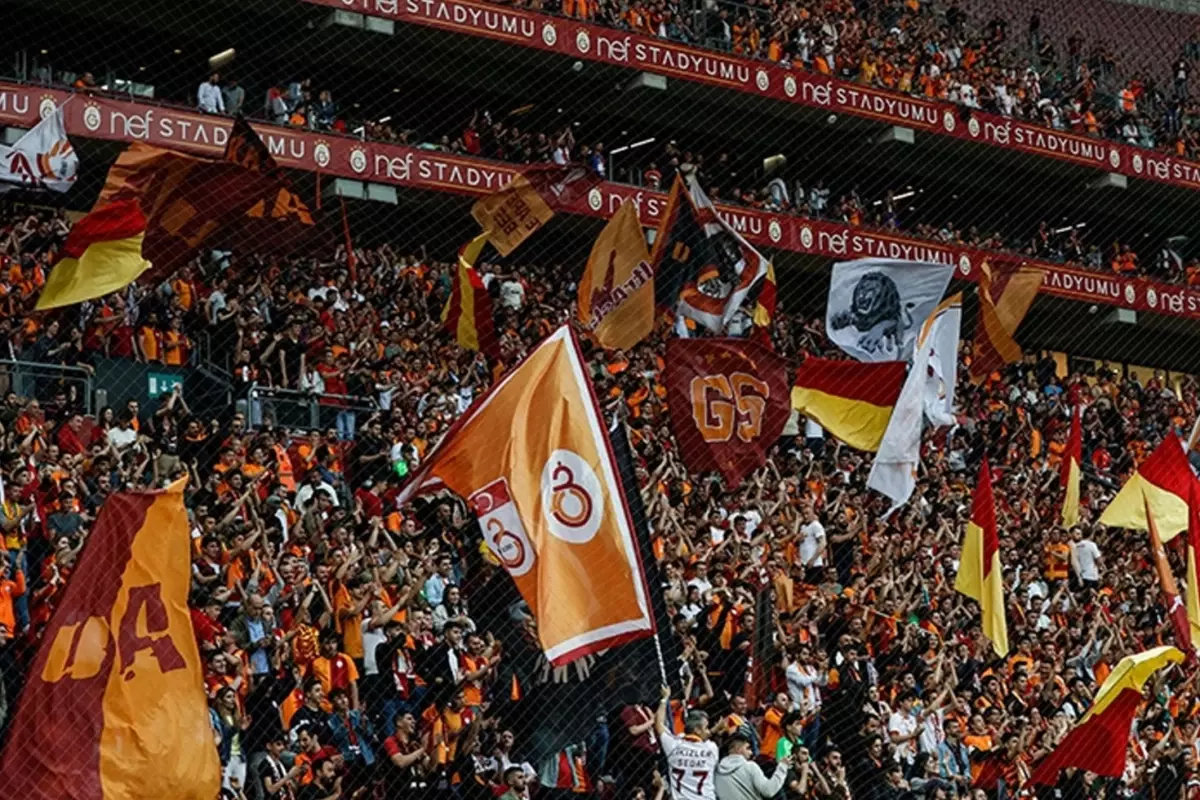 Galatasaray taraftarı o futbolcuya ateş püskürdü: Onun yüzünden kaybettik